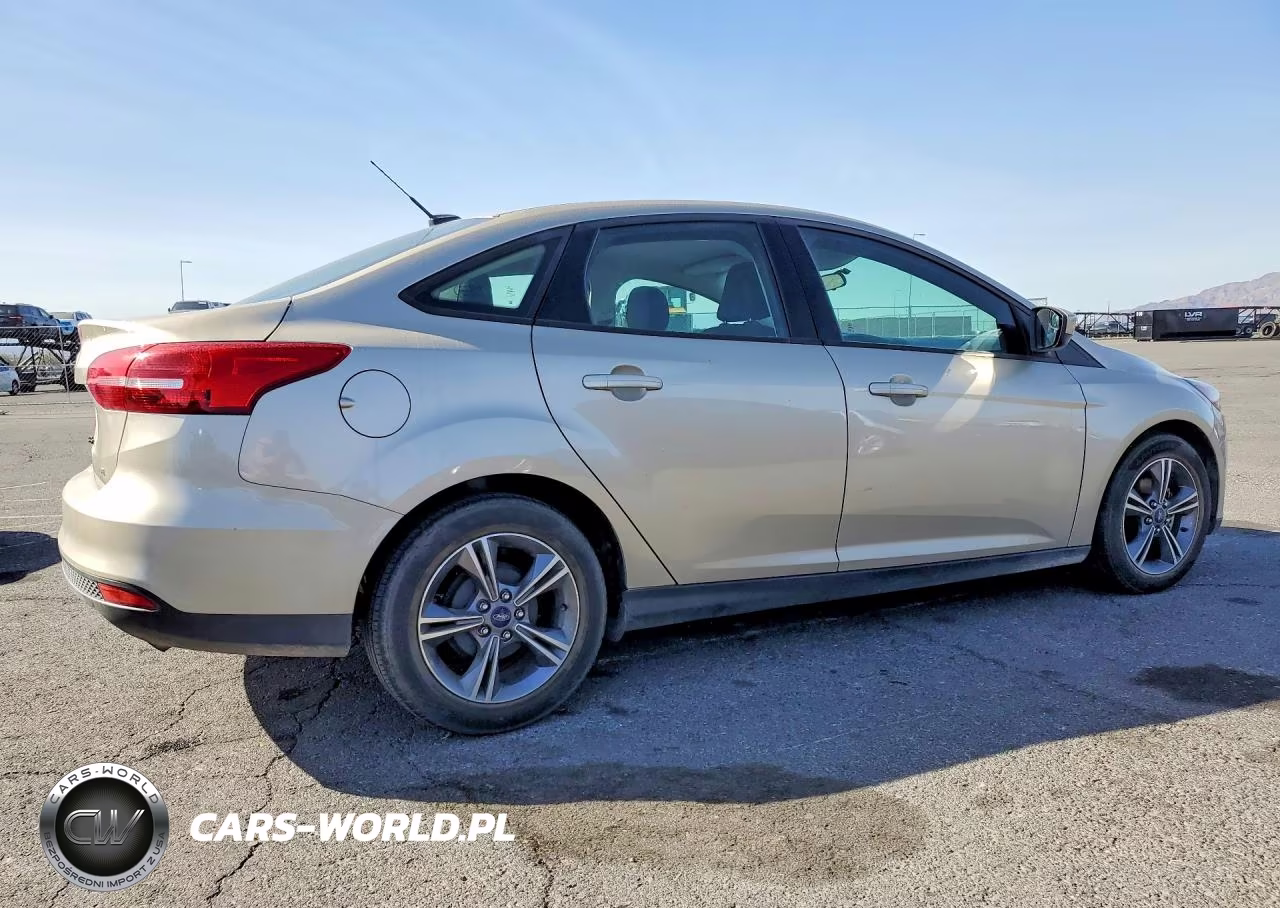 2018 Ford Focus Se VIN:1FADP3F27JL278911 - 3