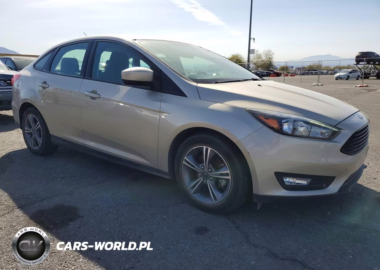 2018 Ford Focus Se VIN:1FADP3F27JL278911 - 4