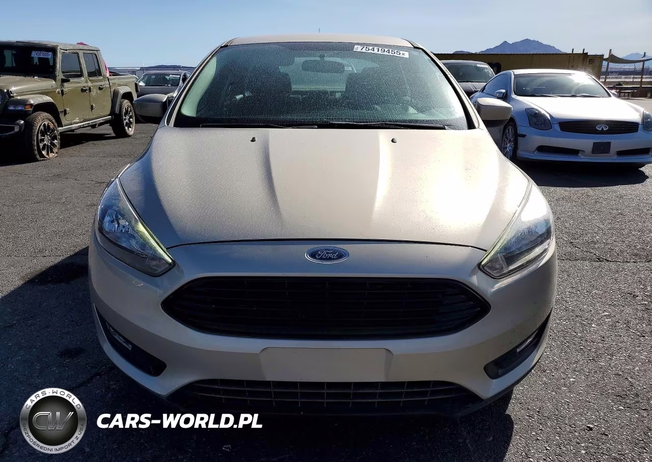 2018 Ford Focus Se VIN:1FADP3F27JL278911 - 5