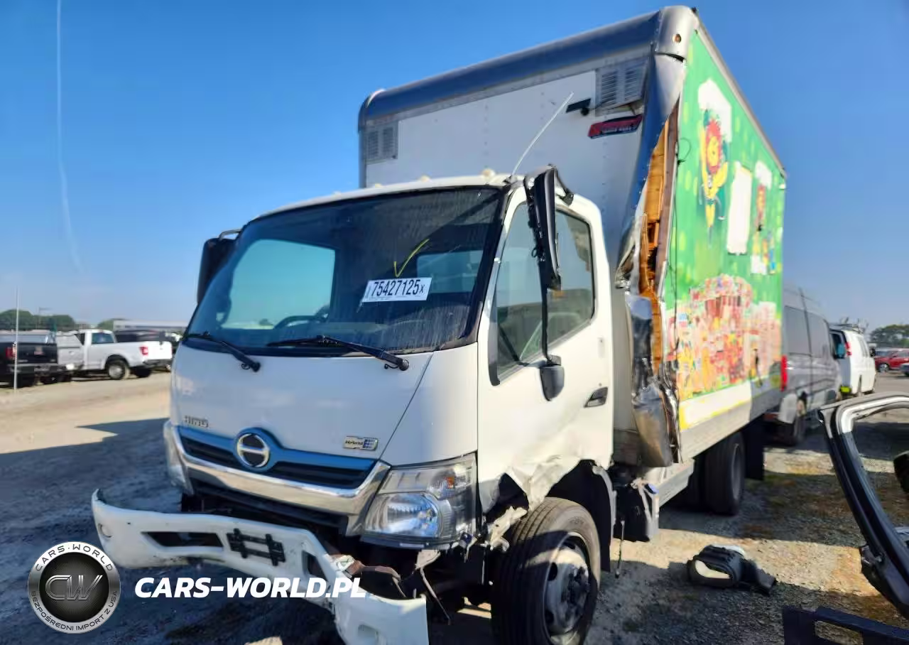 2016 Hino 195 Box Truck