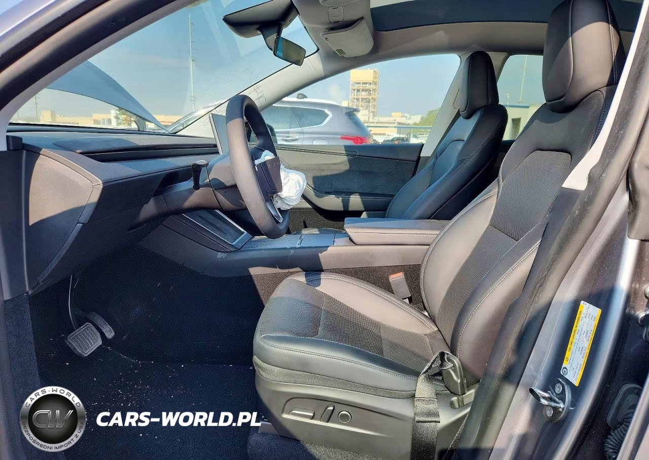 2026 Tesla Model Y VIN:7SAYGDEE0TA381591 - 7