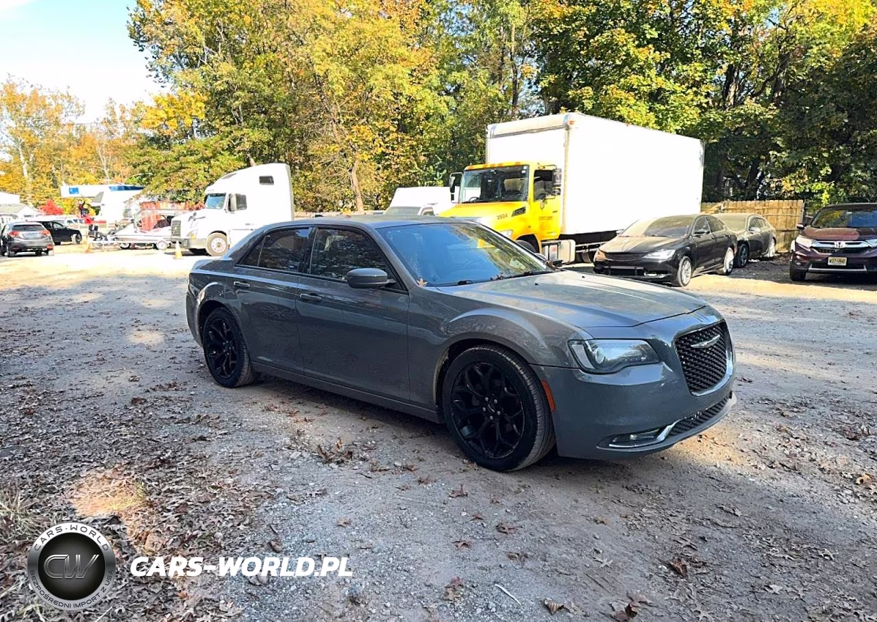 2019 Chrysler 300 S VIN:2C3CCABG7KH637281 - 1