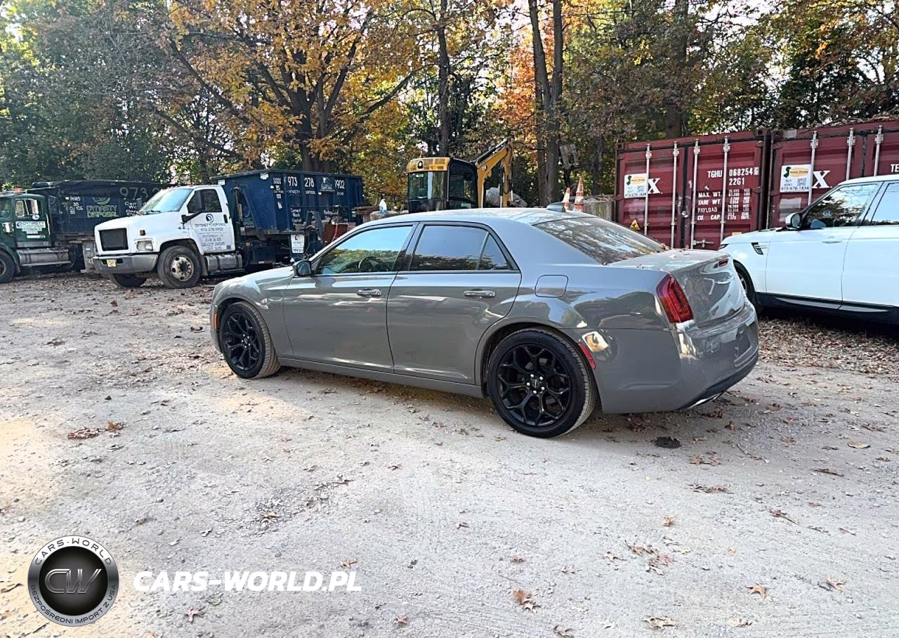 2019 Chrysler 300 S VIN:2C3CCABG7KH637281 - 3