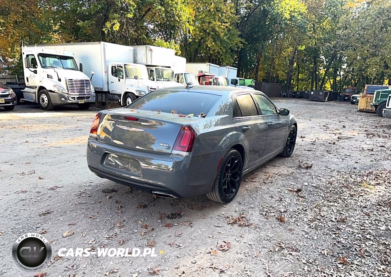 2019 Chrysler 300 S VIN:2C3CCABG7KH637281 - 4