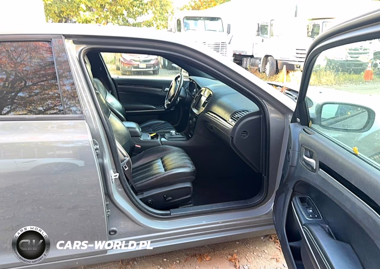 2019 Chrysler 300 S VIN:2C3CCABG7KH637281 - 5