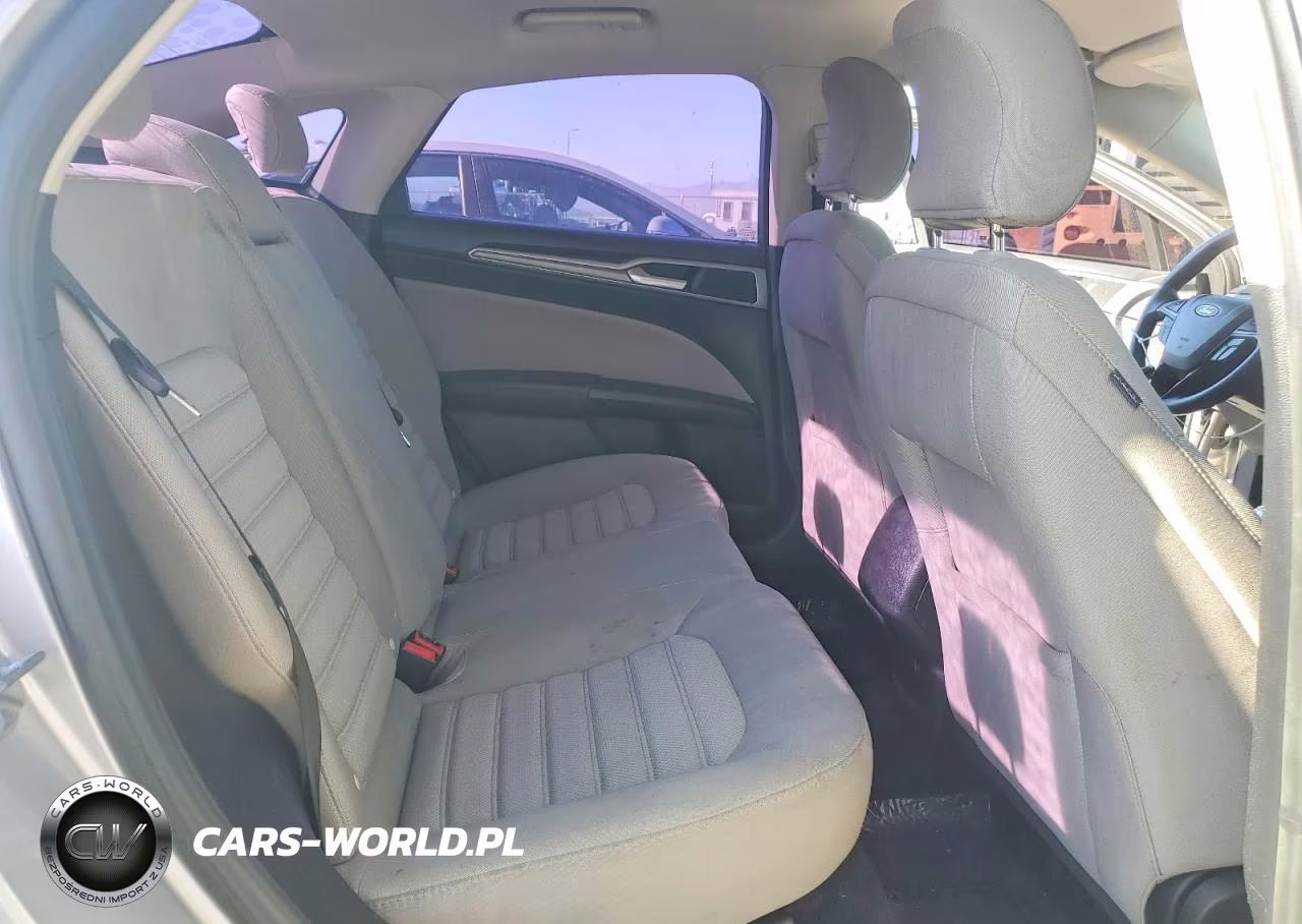 2018 Ford Fusion S Hybrid VIN:3FA6P0UU0JR242703 - 10
