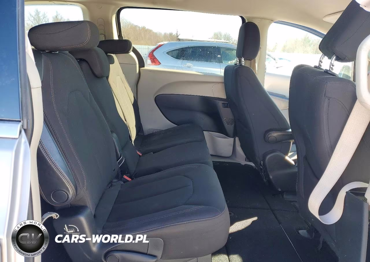 2017 Chrysler Pacifica Touring VIN:2C4RC1DG8HR722071 - 12