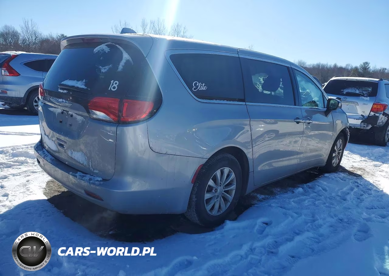 2017 Chrysler Pacifica Touring VIN:2C4RC1DG8HR722071 - 3
