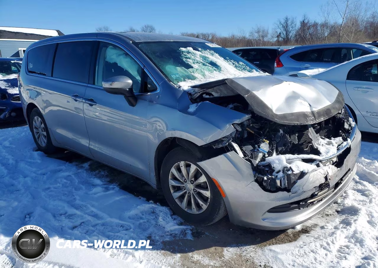 2017 Chrysler Pacifica Touring VIN:2C4RC1DG8HR722071 - 4