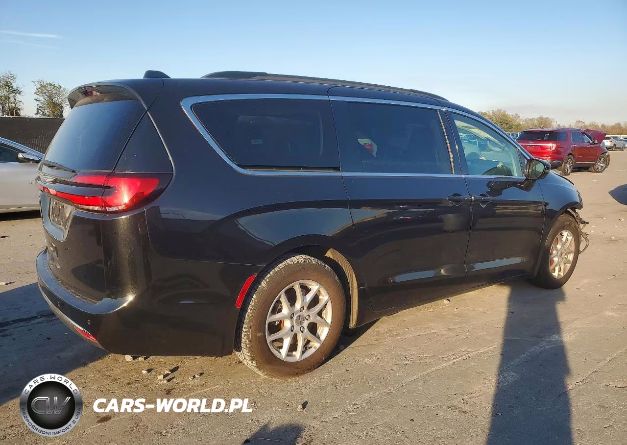 2022 Chrysler Pacifica Touring L VIN:2C4RC1BG9NR113800 - 3