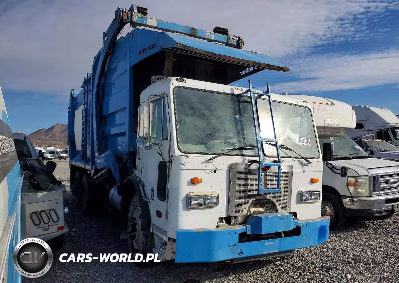 2007 Peterbilt 320 Refuse Truck