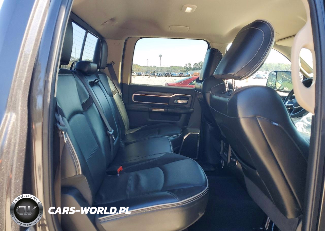2019 Ram 2500 Laramie VIN:3C6UR5FL0KG652841 - 10