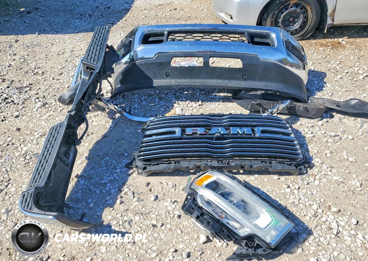 2019 Ram 2500 Laramie VIN:3C6UR5FL0KG652841 - 12