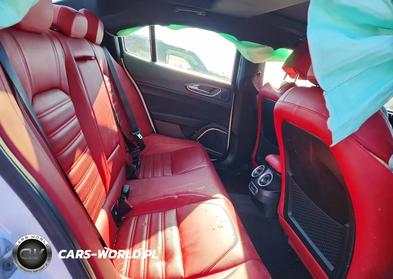 2022 Alfa Romeo Giulia VIN:ZARFANAN1N7656727 - 10