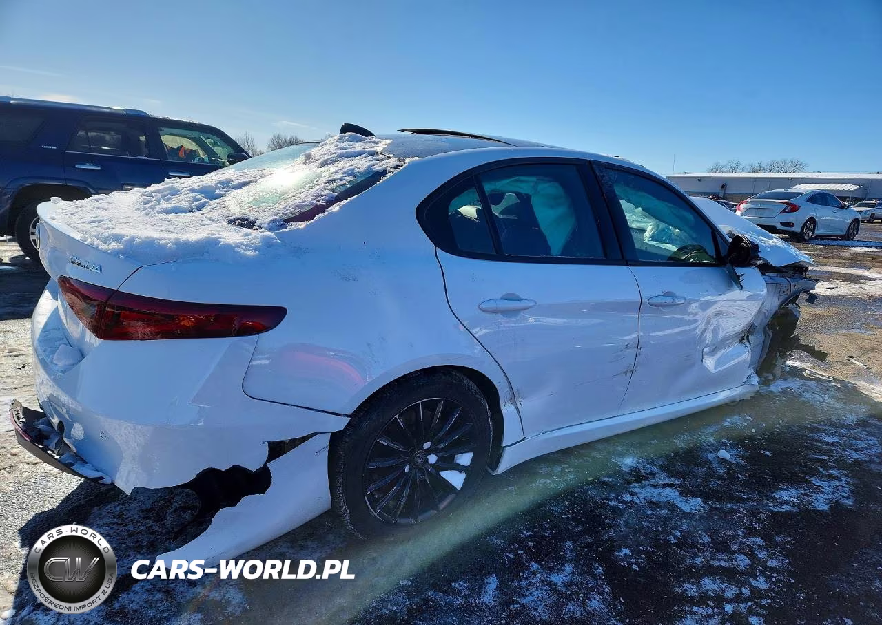 2022 Alfa Romeo Giulia VIN:ZARFANAN1N7656727 - 3