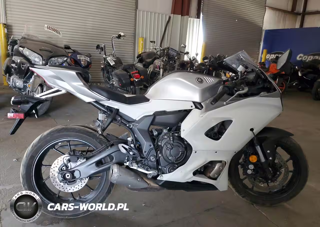 YAMAHA YZFR7