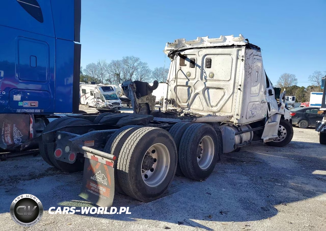 2016 Freightliner Cascadia 125 Semi Truck VIN:3AKJGLDR8GSGZ1927 - 4