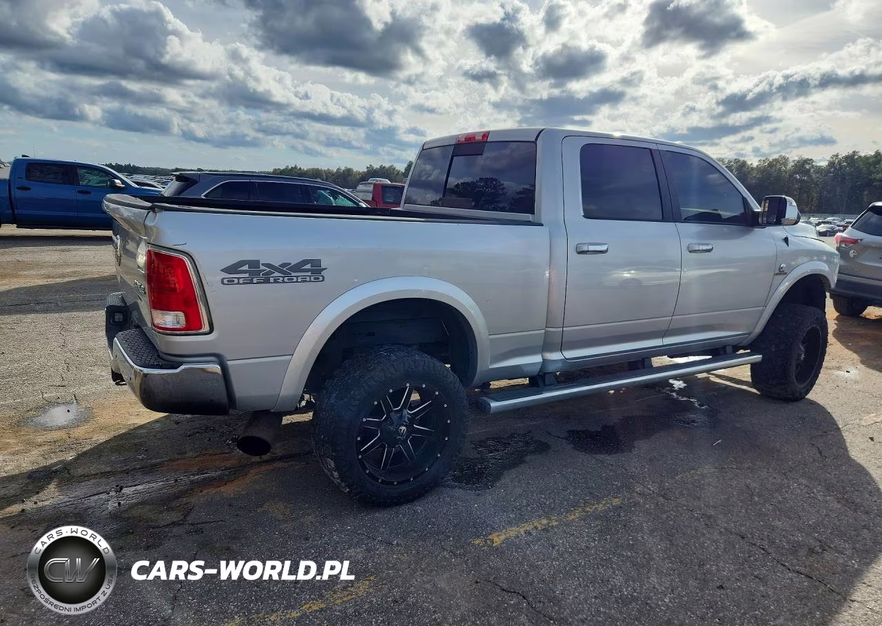 2018 Ram 2500 Laramie VIN:3C6UR5FL7JG253956 - 3