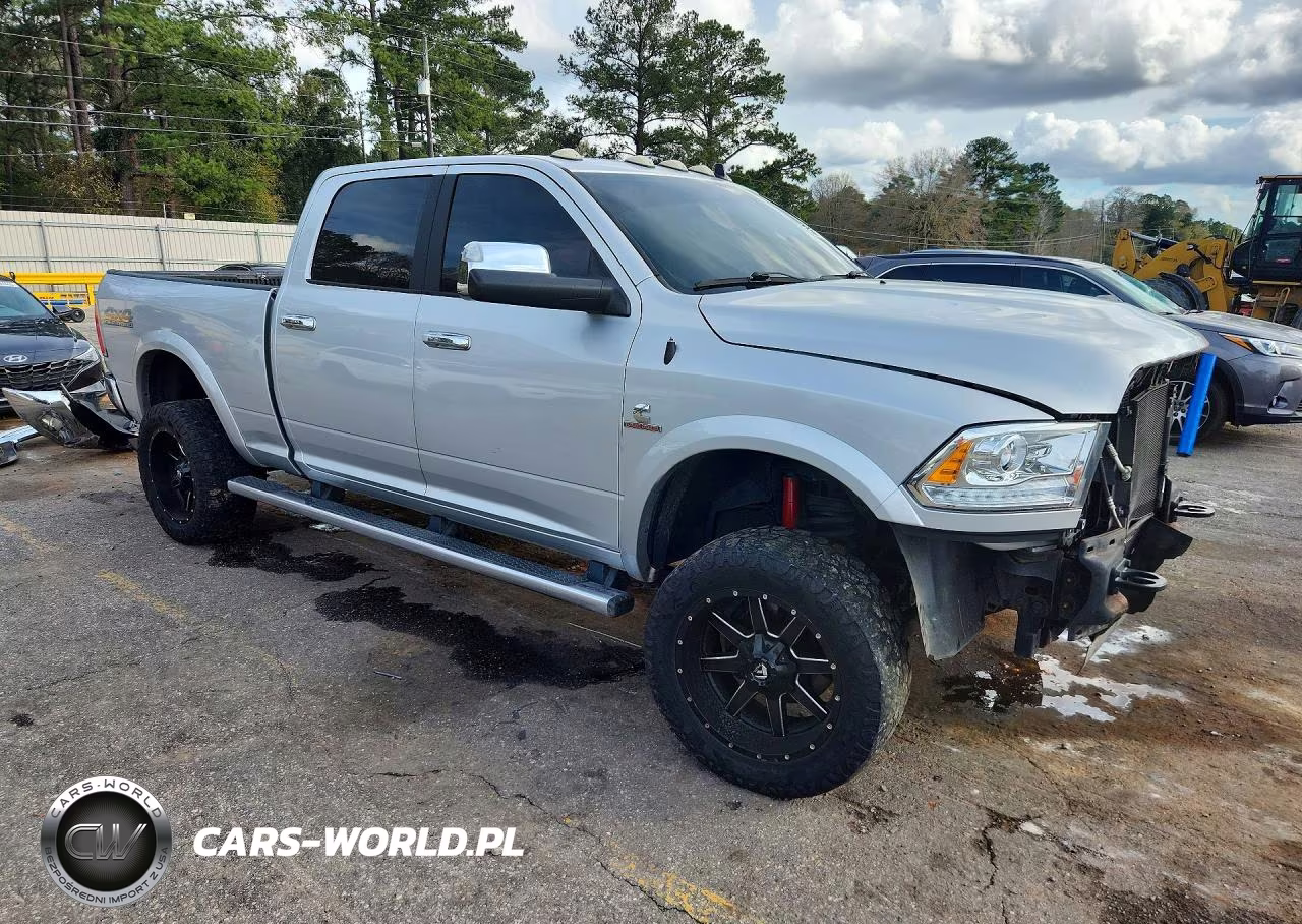 2018 Ram 2500 Laramie VIN:3C6UR5FL7JG253956 - 4