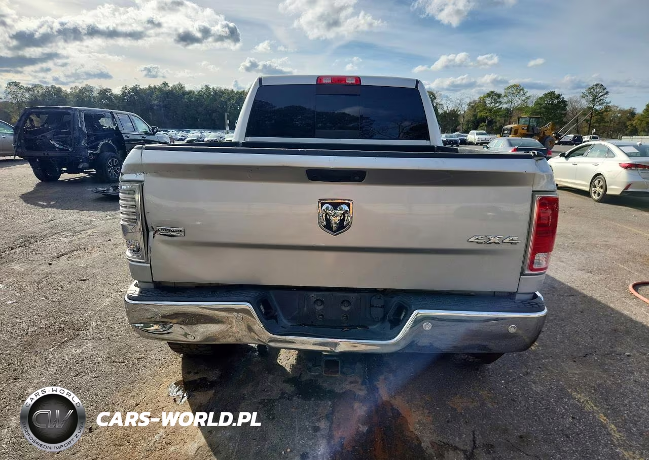 2018 Ram 2500 Laramie VIN:3C6UR5FL7JG253956 - 6