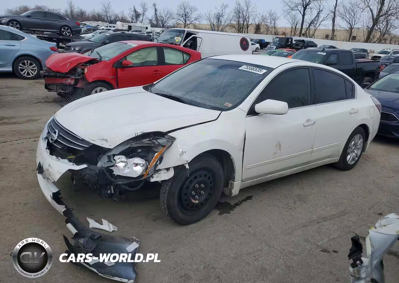 2012 Niss Altima Base