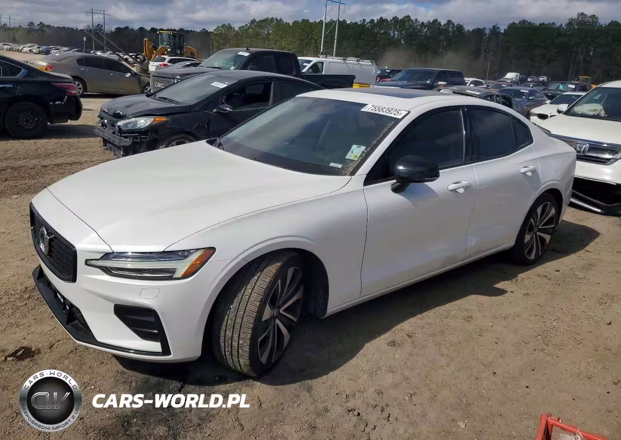 2022 Volvo S60 B5 Momentum