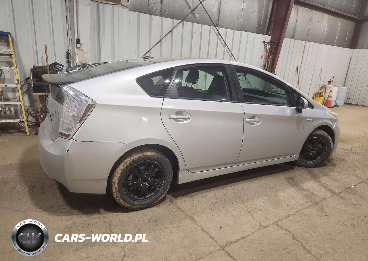 2011 Toyota Prius Three VIN:JTDKN3DUXB0256514 - 3