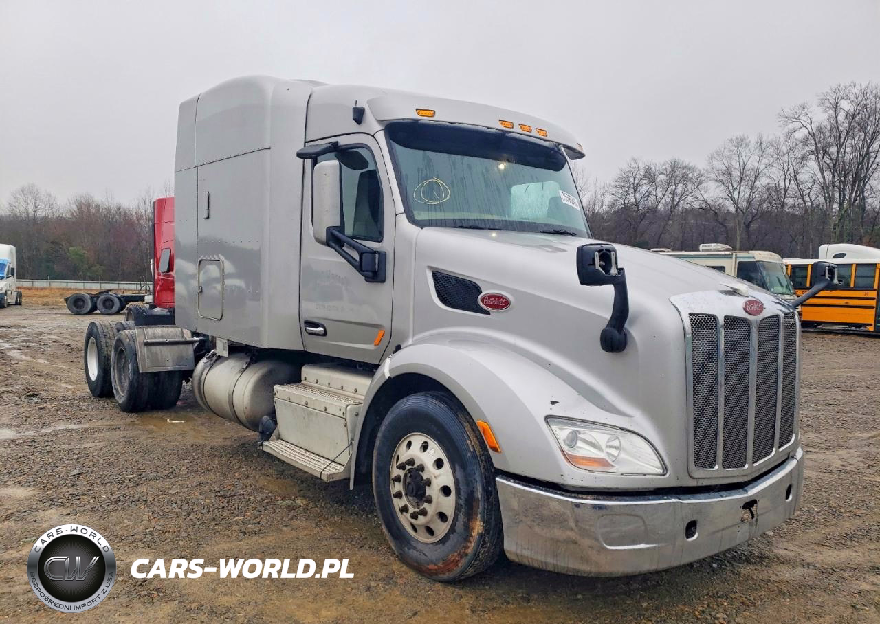 2015 Peterbilt 579 Semi Truck
