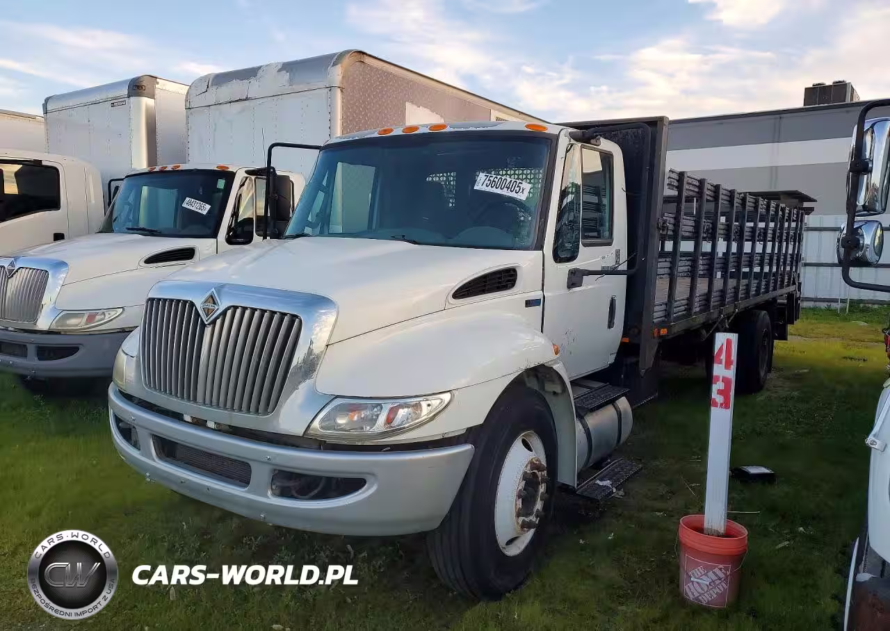 2013 International 4300 Flatbed Truck