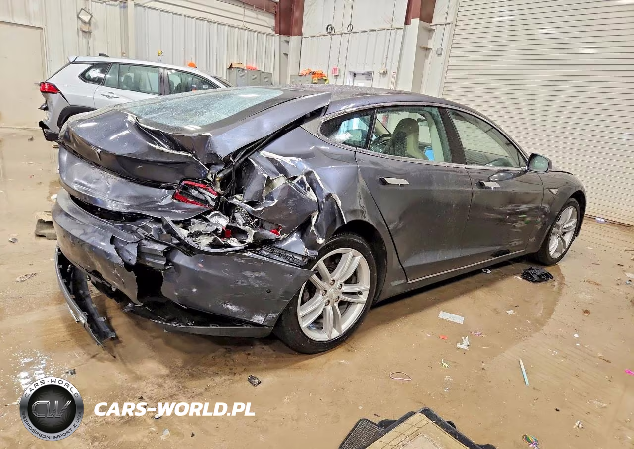 2015 Tesla Model S VIN:5YJSA1E15FF114115 - 3