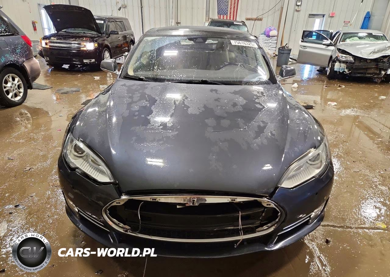 2015 Tesla Model S VIN:5YJSA1E15FF114115 - 5