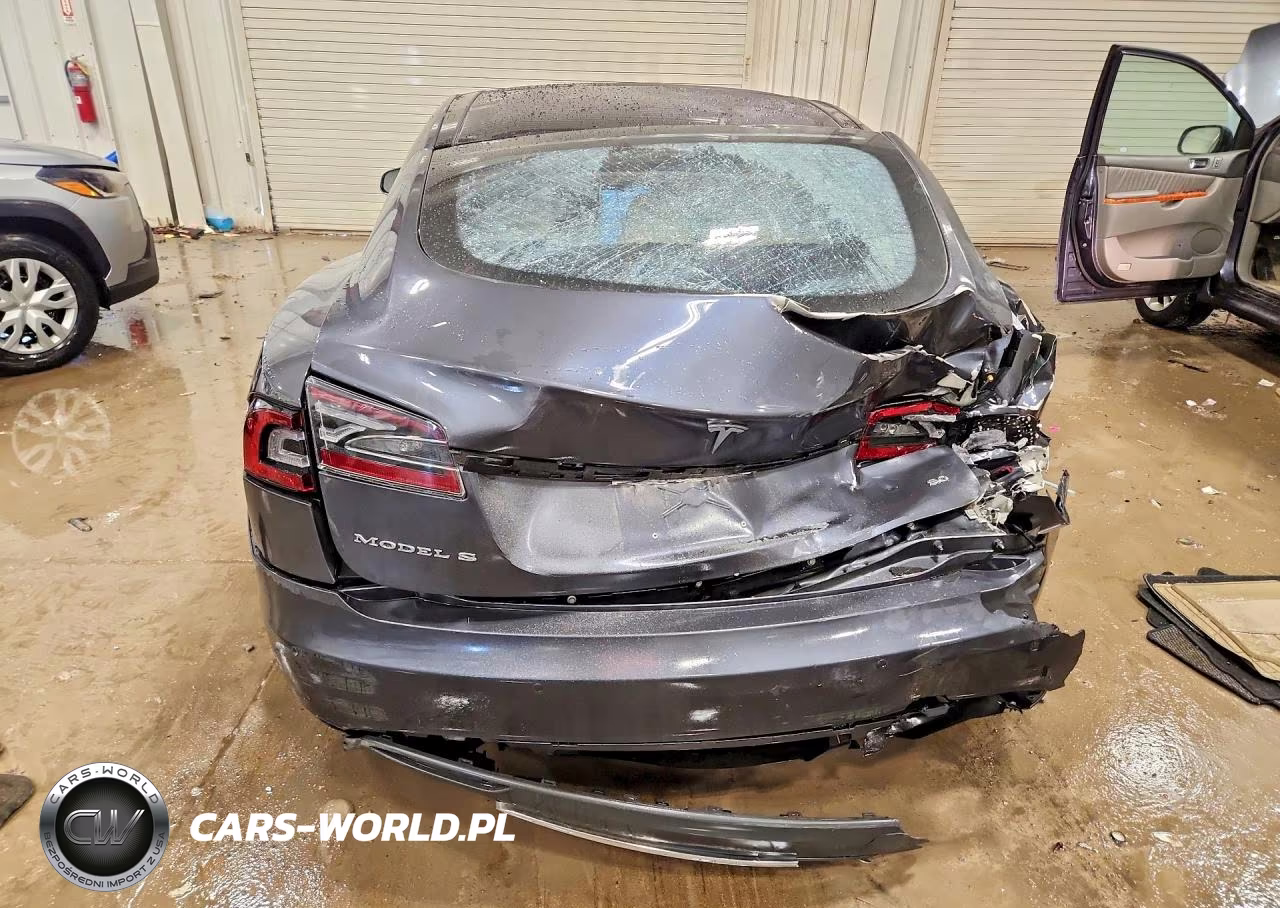 2015 Tesla Model S VIN:5YJSA1E15FF114115 - 6