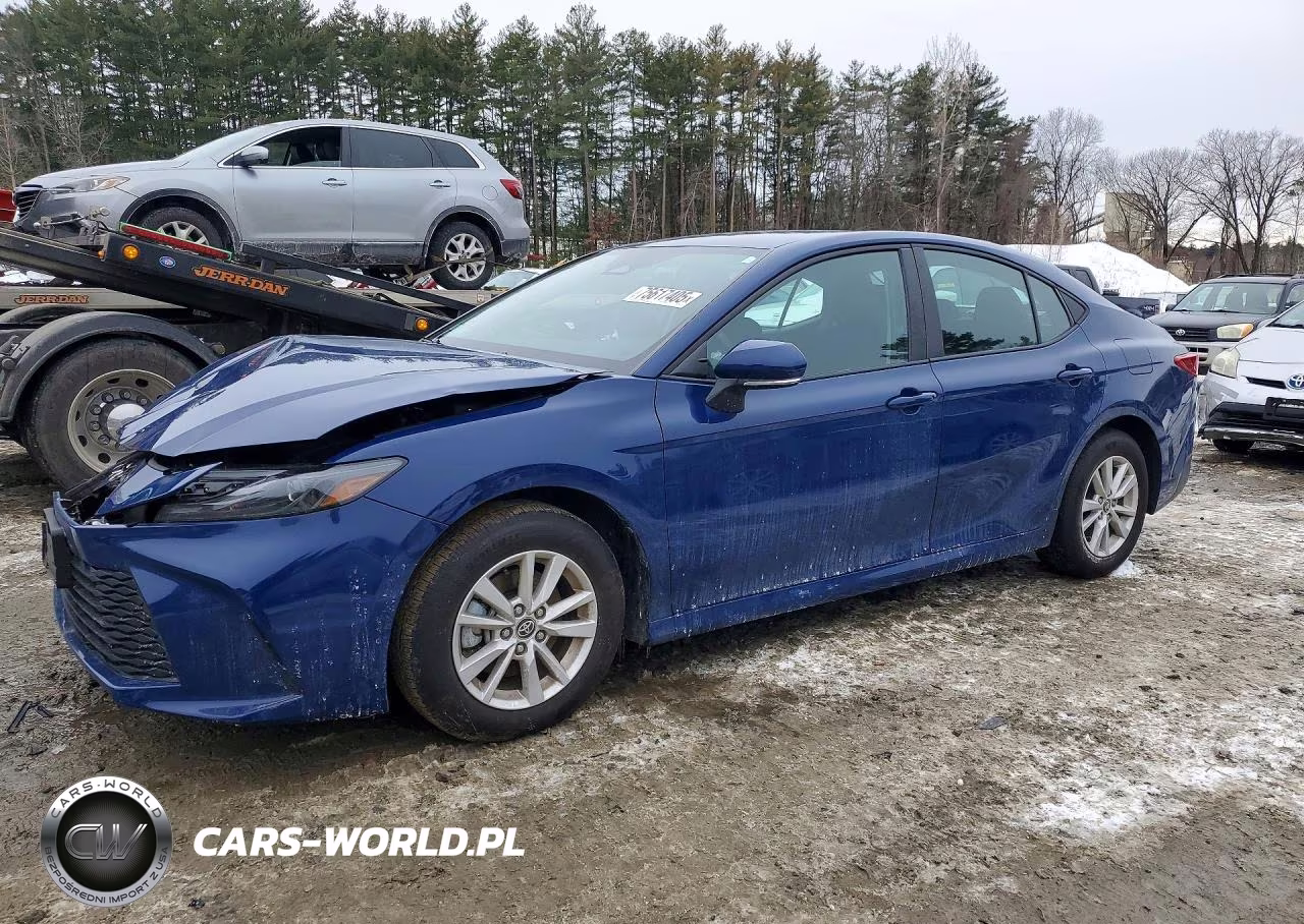 2025 Toyota Camry Le – zdjęcie 1 z 12
