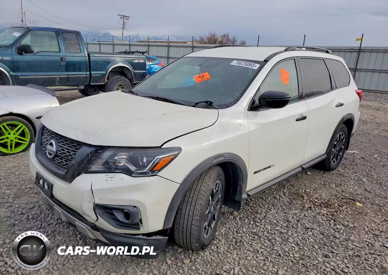 2020 Nissan Pathfinder Sv