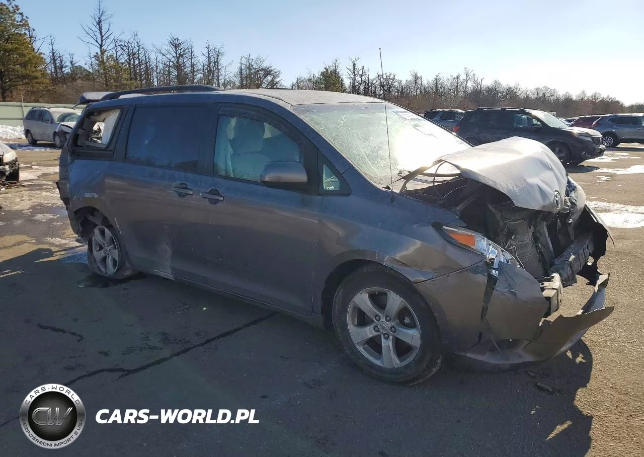 2011 Toyota Sienna Le VIN:5TDKK3DC4BS037836 - 4