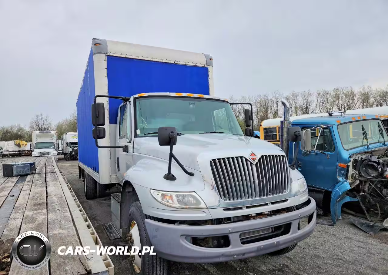 2016 International 4300 Box Truck