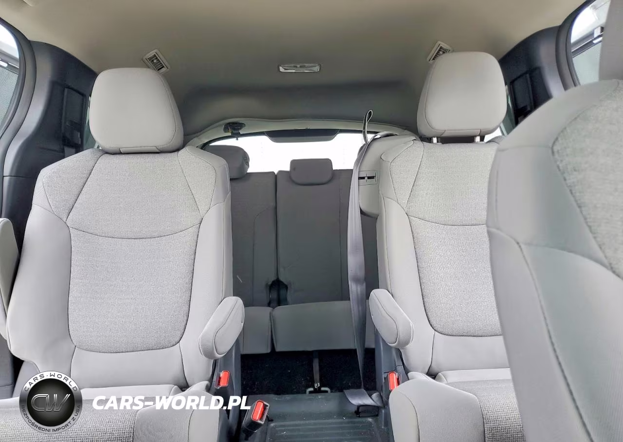 2025 Toyota Sienna Le VIN:5TDKSKFC2SS194675 - 10