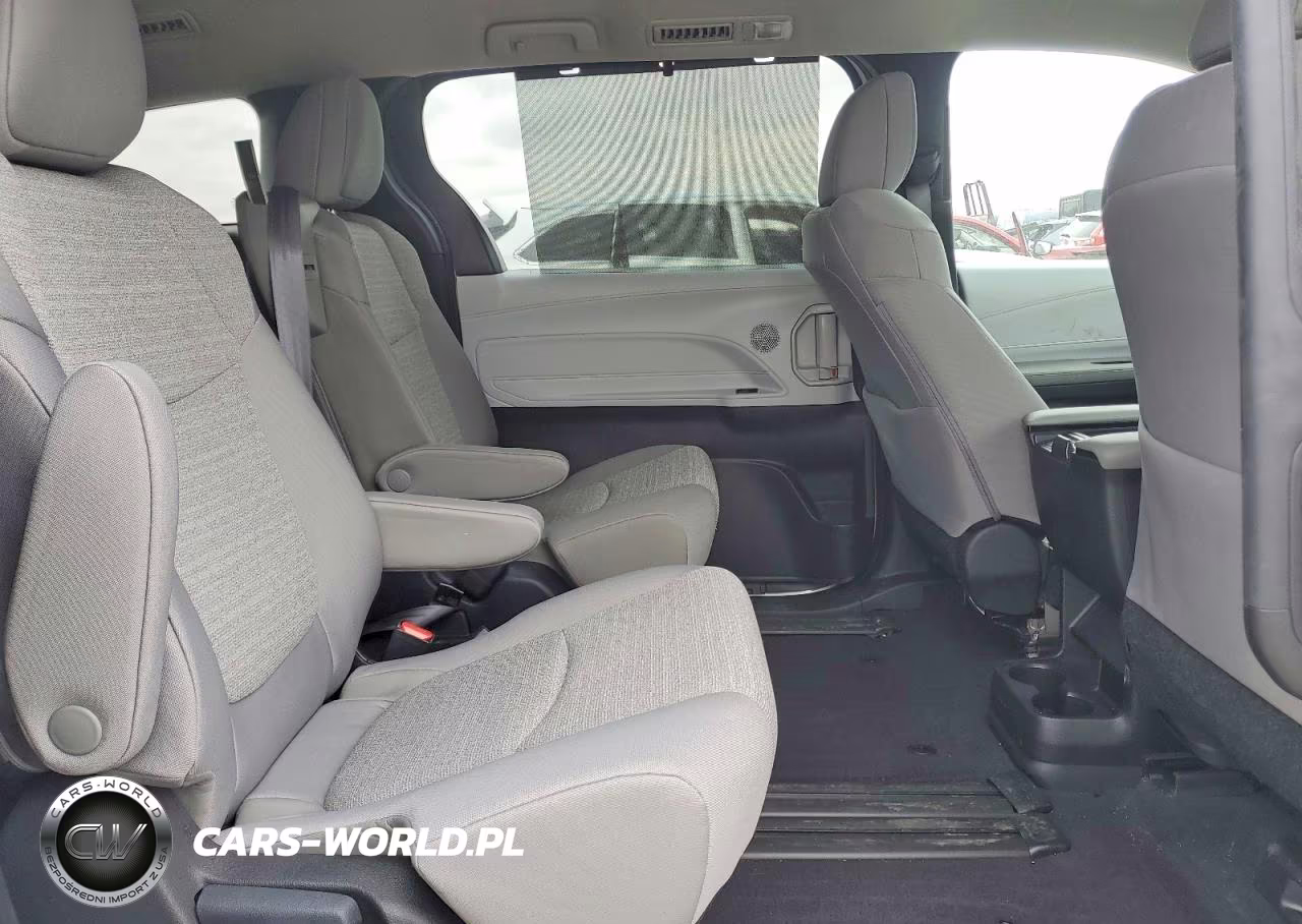 2025 Toyota Sienna Le VIN:5TDKSKFC2SS194675 - 11