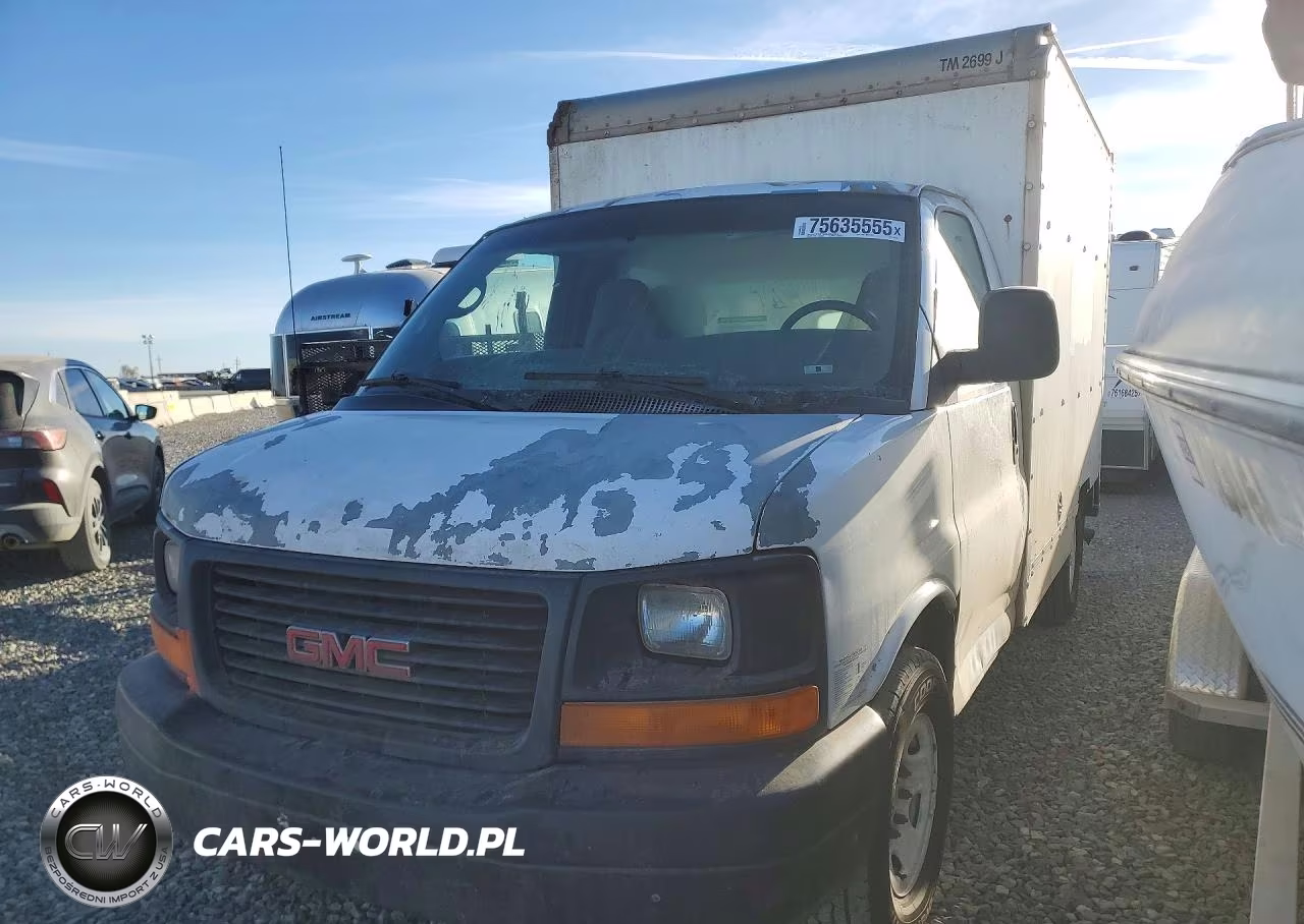 2004 GMC Savana Box Truck