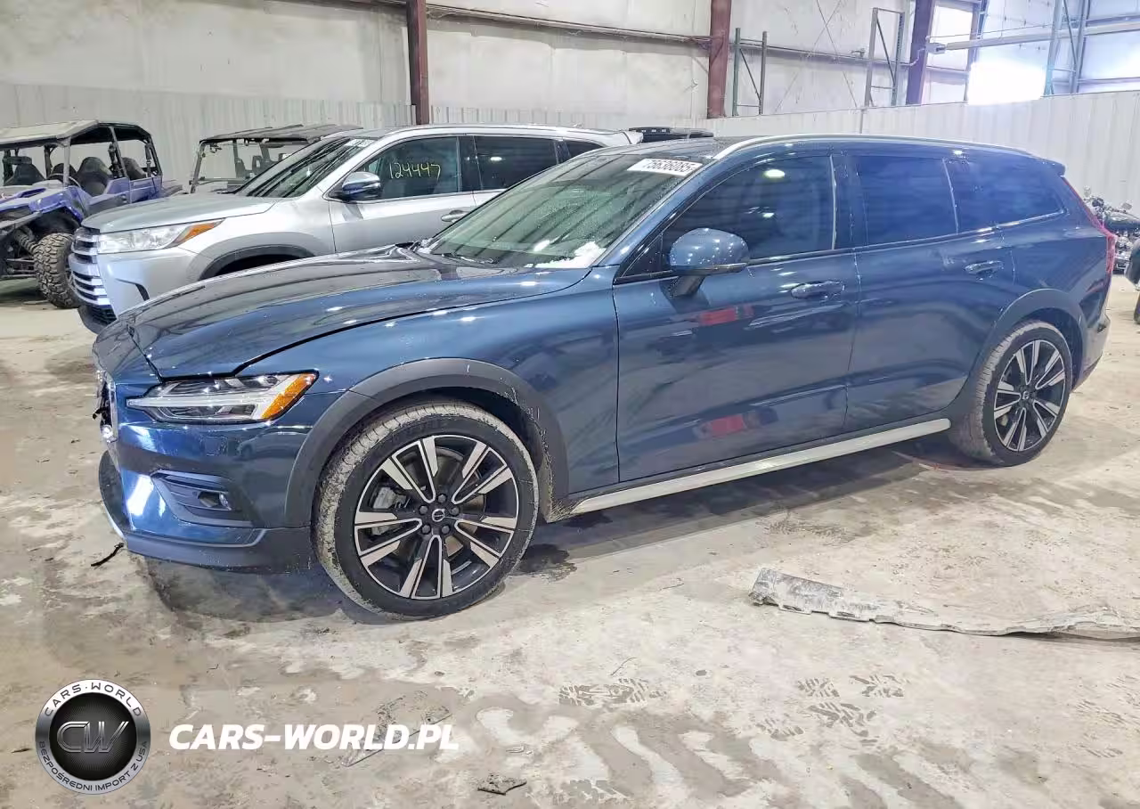 2020 Volvo V60 Cross Country T5 Momentum