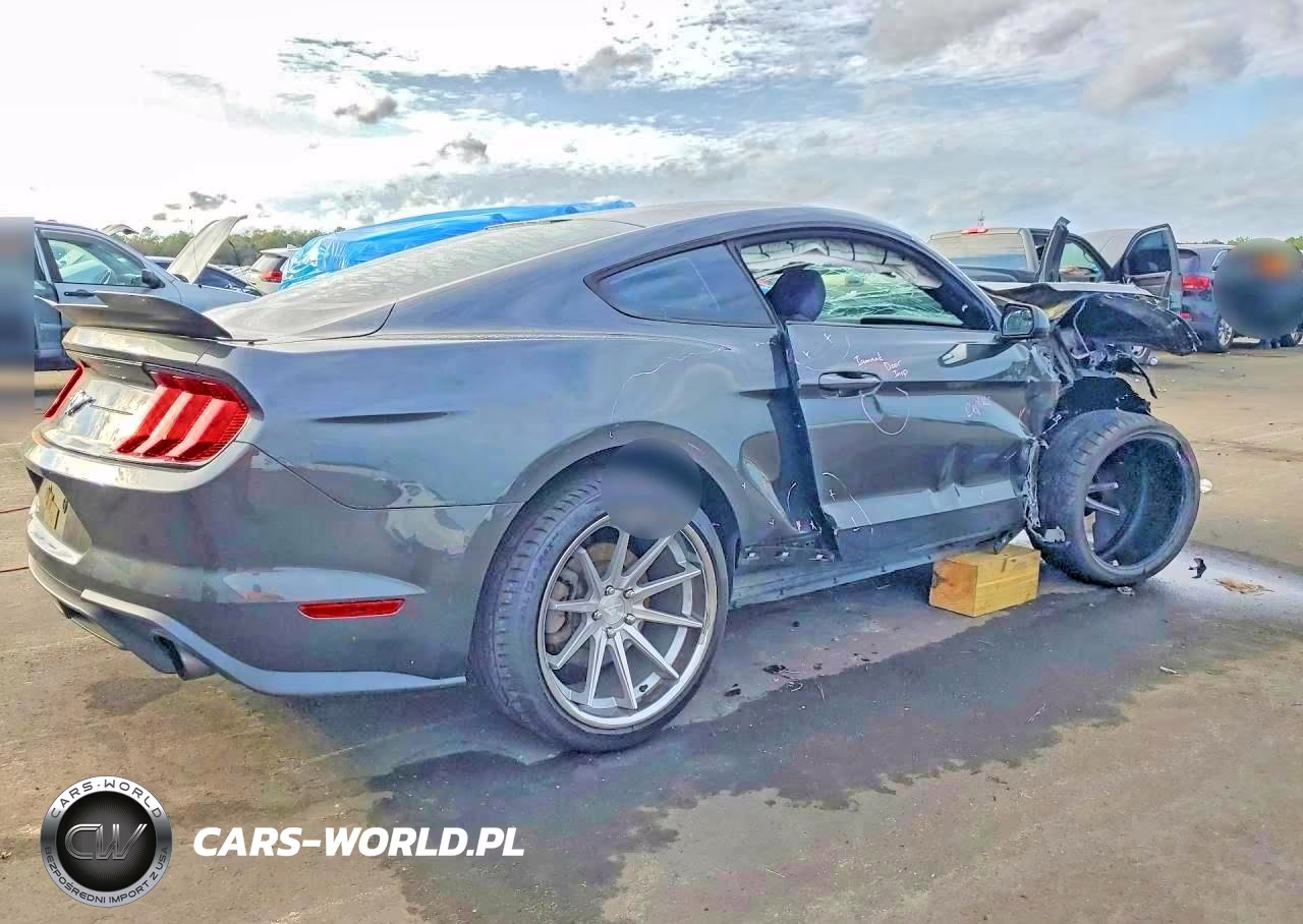 2018 Ford Mustang VIN:1FA6P8TH4J5110579 - 3