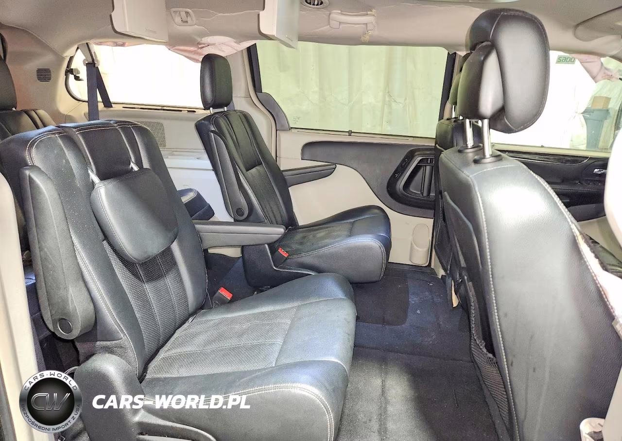 2015 Chrysler Town & Country Touring L VIN:2C4RC1CG7FR663111 - 11