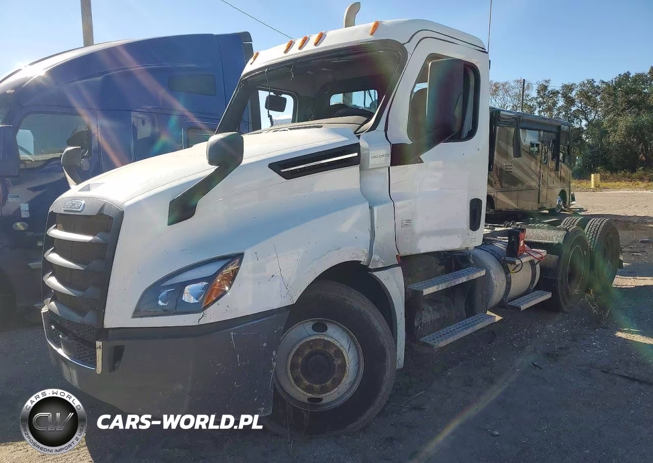 2020 Freightliner Cascadia 126 Semi Truck VIN:1FUJHLDV1LLLM1794 - 2