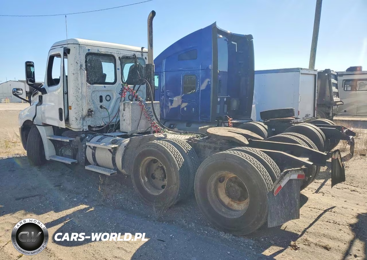 2020 Freightliner Cascadia 126 Semi Truck VIN:1FUJHLDV1LLLM1794 - 3