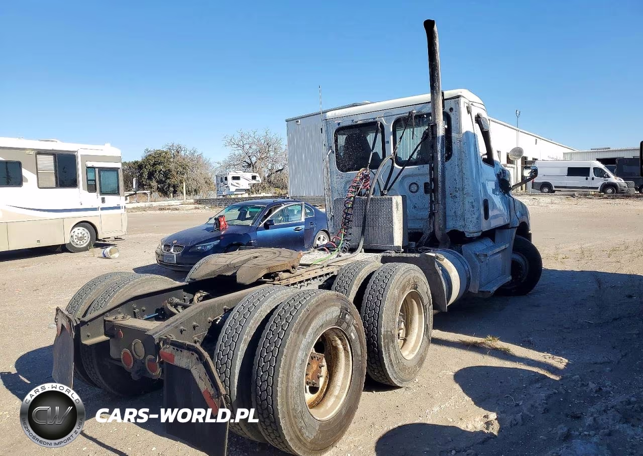 2020 Freightliner Cascadia 126 Semi Truck VIN:1FUJHLDV1LLLM1794 - 4