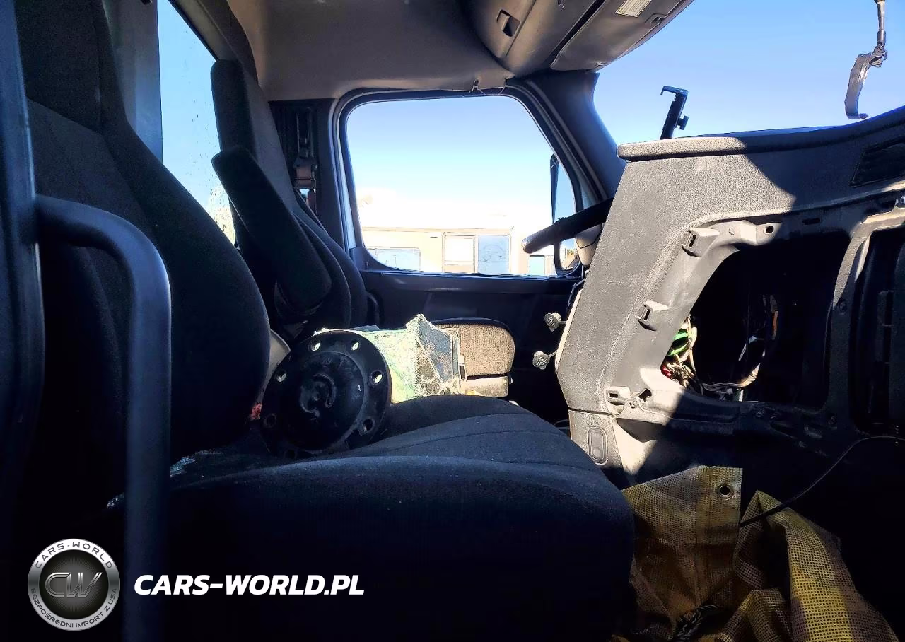 2020 Freightliner Cascadia 126 Semi Truck VIN:1FUJHLDV1LLLM1794 - 6