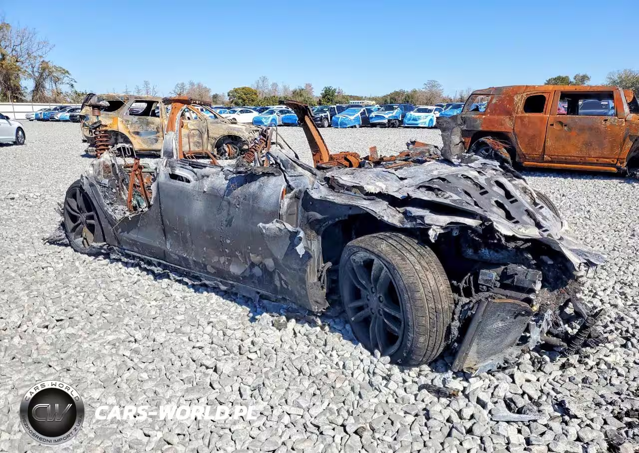 2015 Tesla Model S 85 VIN:5YJSA1H12FF082817 - 4
