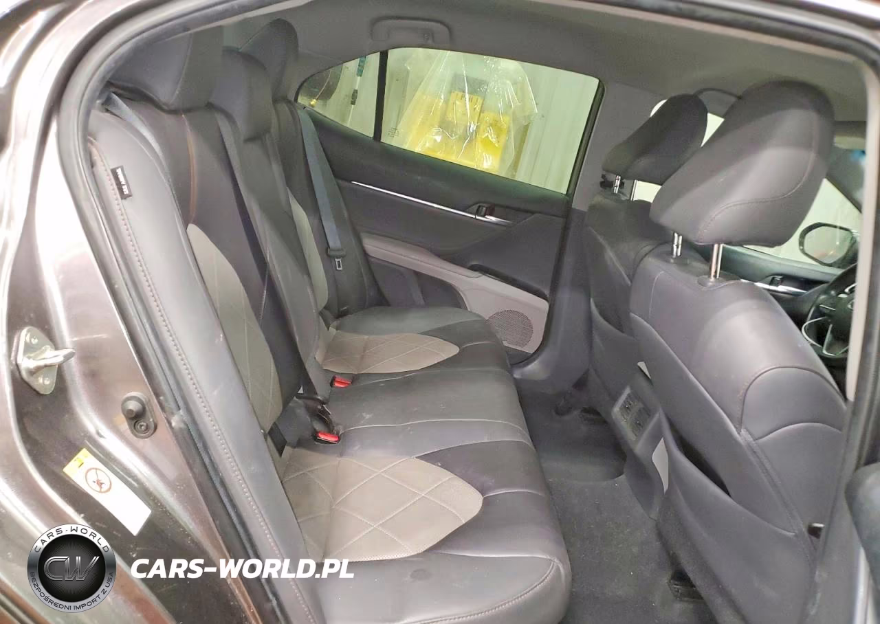 2018 Toyota Camry Hybrid VIN:4T1B21HK6JU007622 - 10