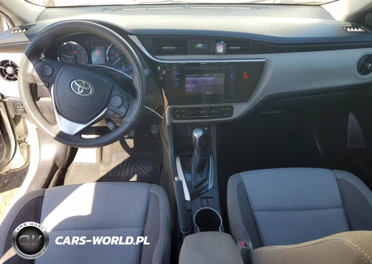 2018 Toyota Corolla L VIN:5YFBURHE0JP770210 - 8