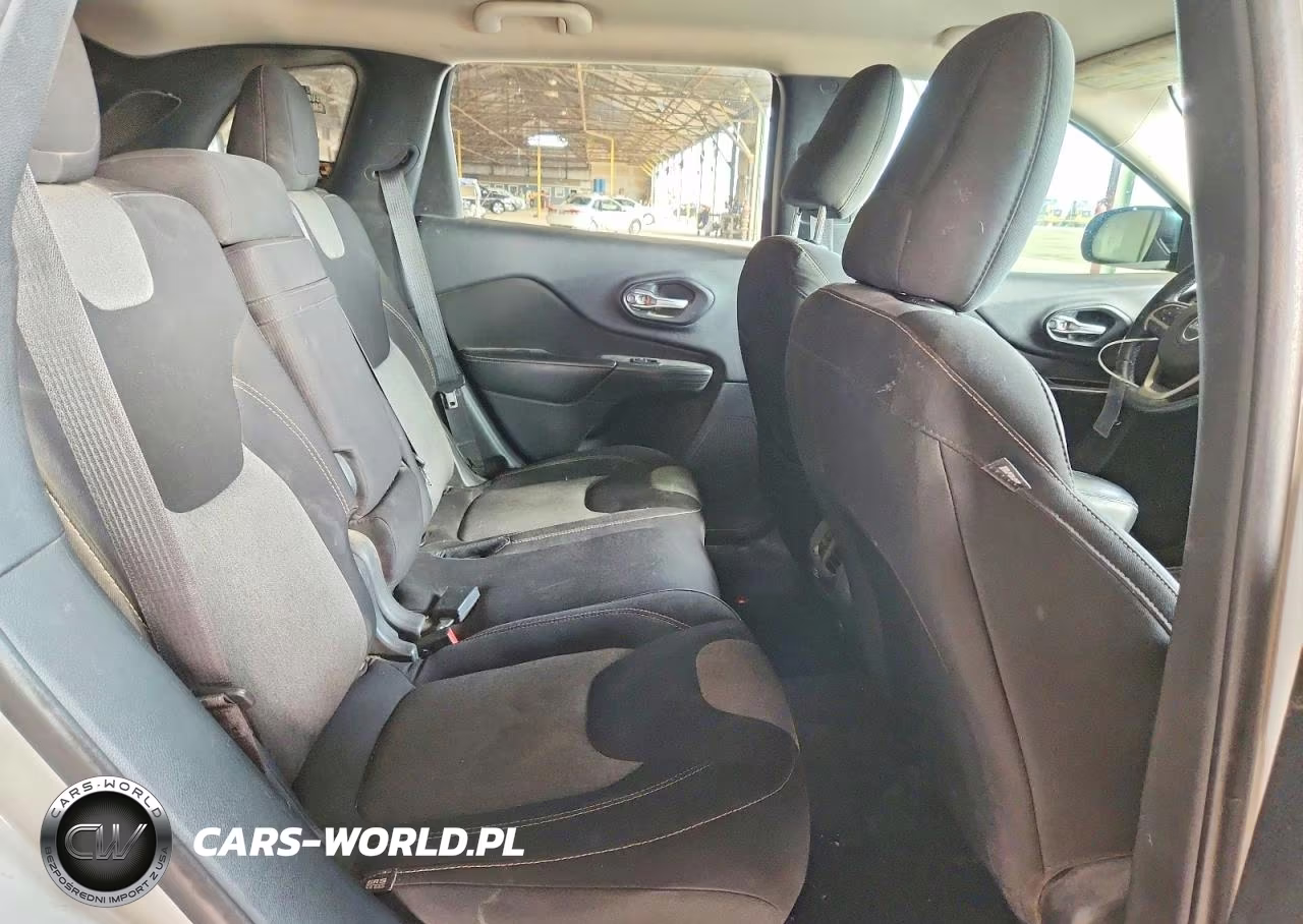 2016 Jeep Cherokee Sport VIN:1C4PJMAB6GW374915 - 11